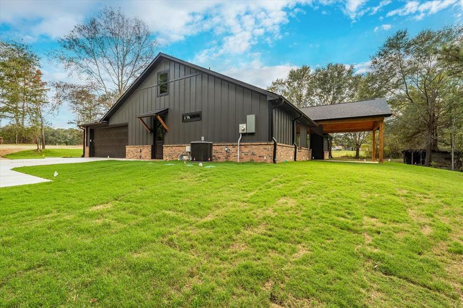 Exterior details and patio area of a home in , Bullard (Image 19).