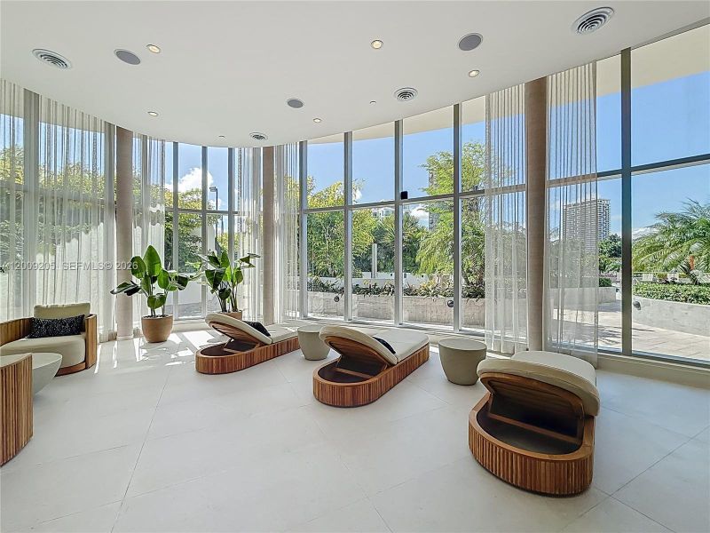 Community amenities in , Miami (Image 44).