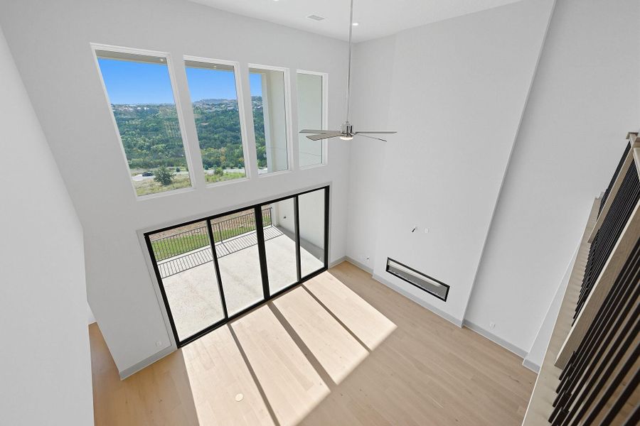 Spacious, unfurnished interior of a new home in Rough Hollow, Austin (Image 28). Spacious, unfurnished interior of a new home in Rough Hollow, Austin (Image 28).