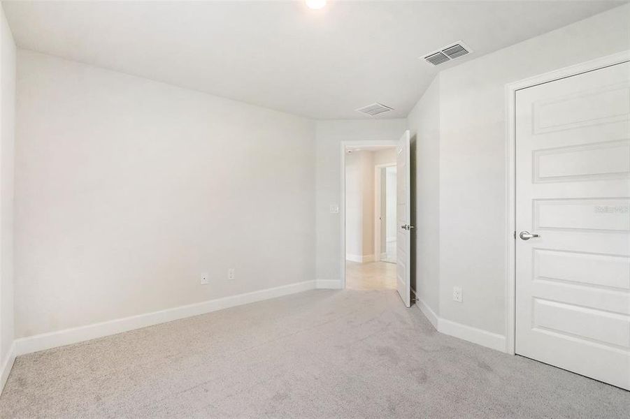 Spacious, unfurnished interior of a new home in , Ocala (Image 29).