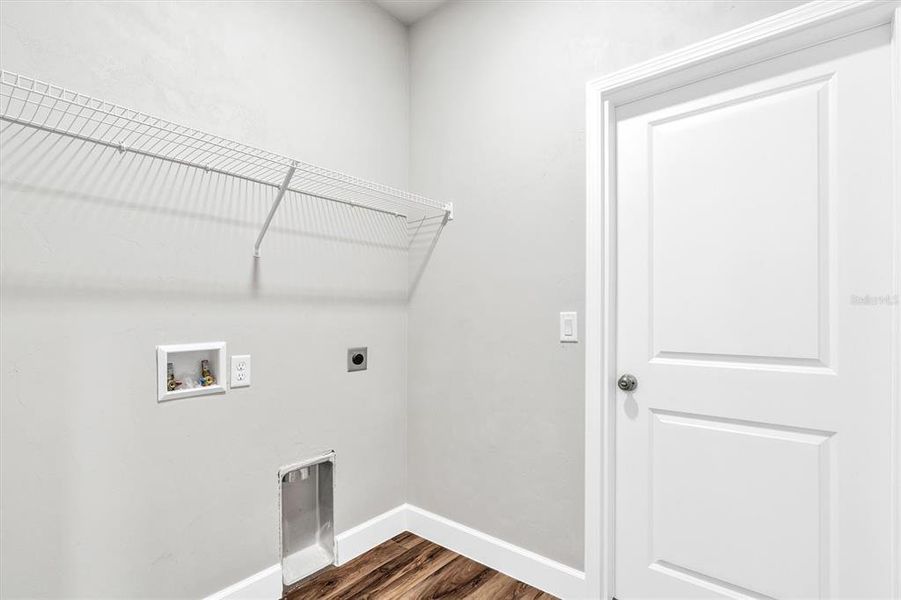 Spacious, unfurnished interior of a new home in Grand Oaks, Gainesville (Image 32).