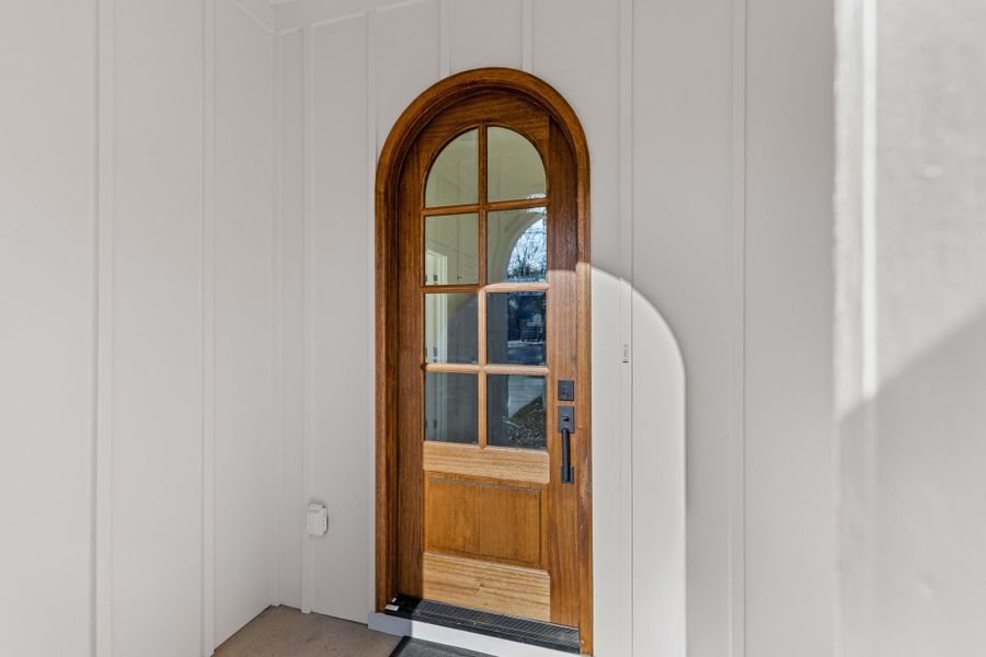 Exterior details and patio area of a home in , Charleston (Image 27).