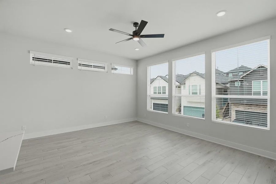 Spacious, unfurnished interior of a new home in Rose Hill, San Antonio (Image 19).