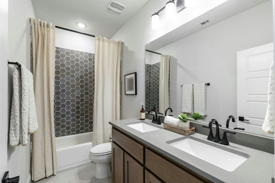 Furnished interior view inside a new home in Kentsdale Farms, DeSoto (Image 21).