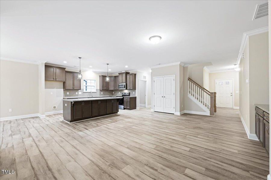 12 MVG GR to Kitchen 12 MVG GR to Kitchen