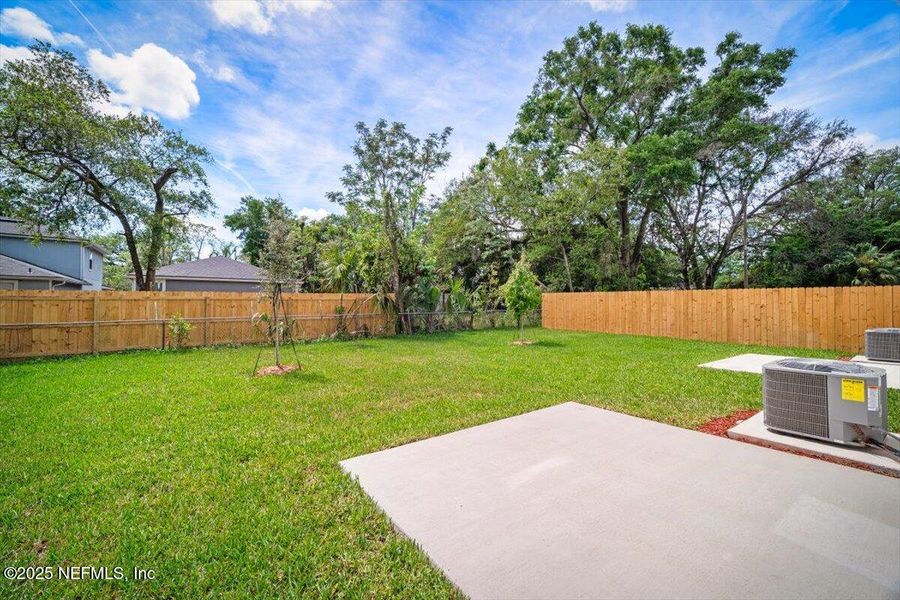 Exterior details and patio area of a home in , Jacksonville (Image 3).