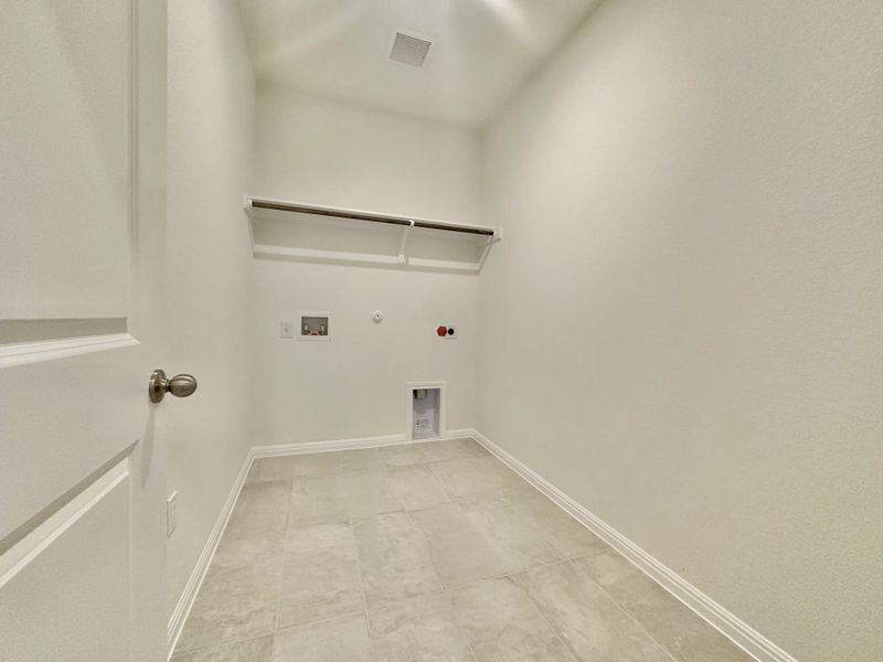 Spacious, unfurnished interior of a new home in Porter Country, Buda (Image 16). Spacious, unfurnished interior of a new home in Porter Country, Buda (Image 16).