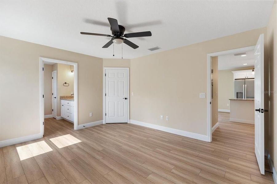 Spacious, unfurnished interior of a new home in , Bushnell (Image 13).