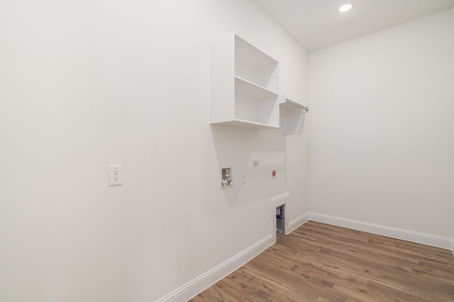 Spacious, unfurnished interior of a new home in Lake Breeze, Lavon (Image 30).