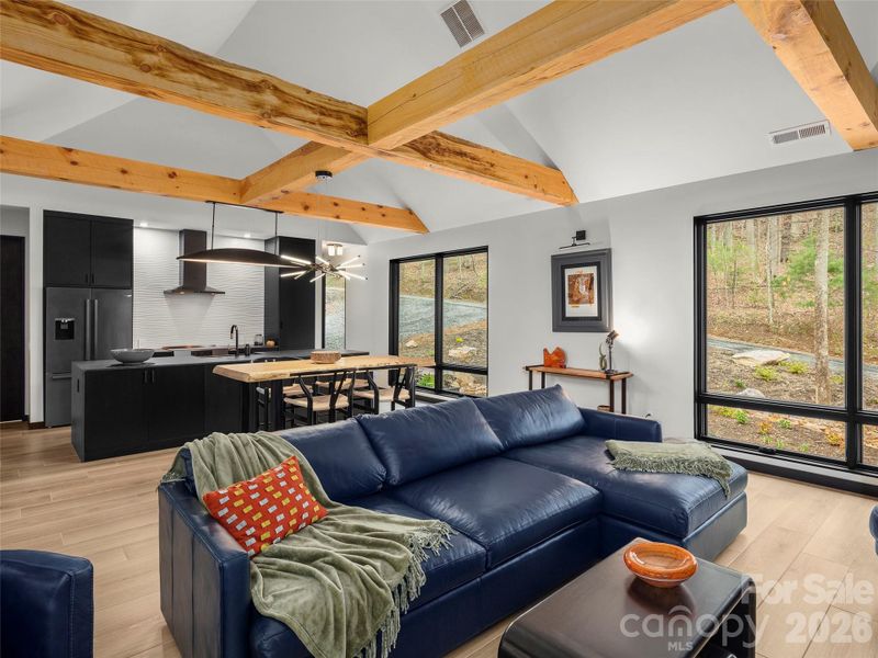 Great Room into the Kitchen Great Room into the Kitchen