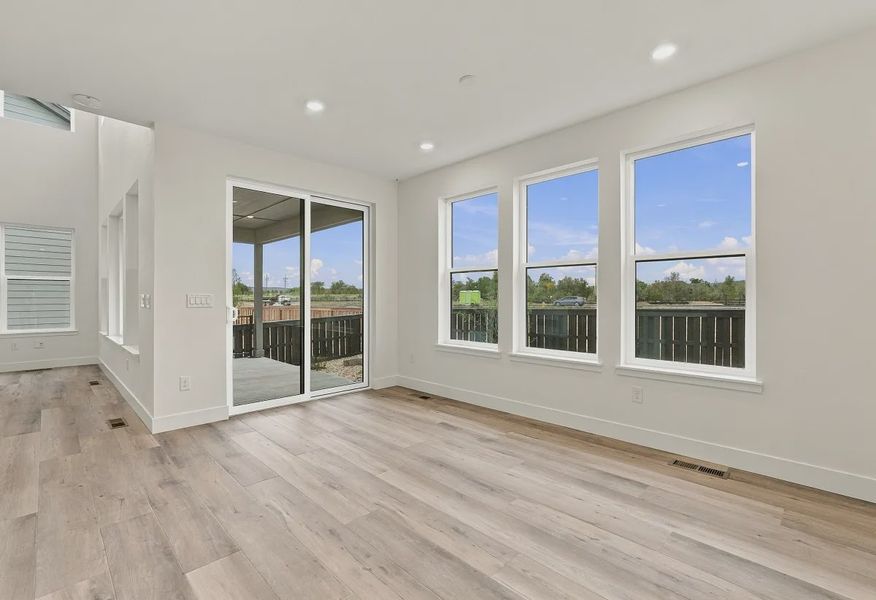 Homesite 270 Dining - 9 of 18