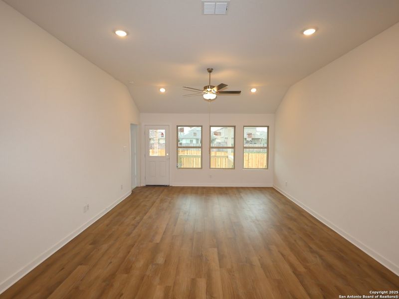 Spacious, unfurnished interior of a new home in Winding Brook, San Antonio (Image 12). Spacious, unfurnished interior of a new home in Winding Brook, San Antonio (Image 12).