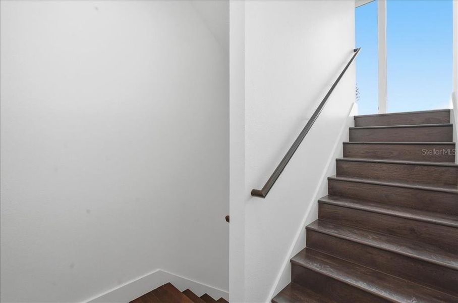 Spacious, unfurnished interior of a new home in , Englewood (Image 24).