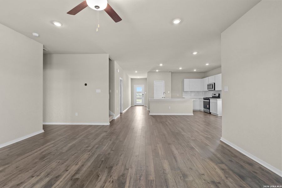 Spacious, unfurnished interior of a new home in Summerlin, San Antonio (Image 31).