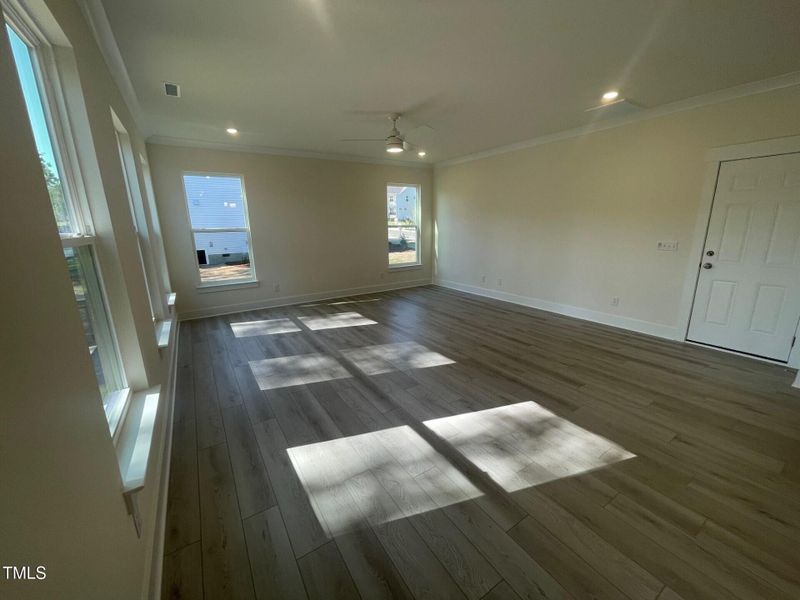 Family off Kitchen Family off Kitchen