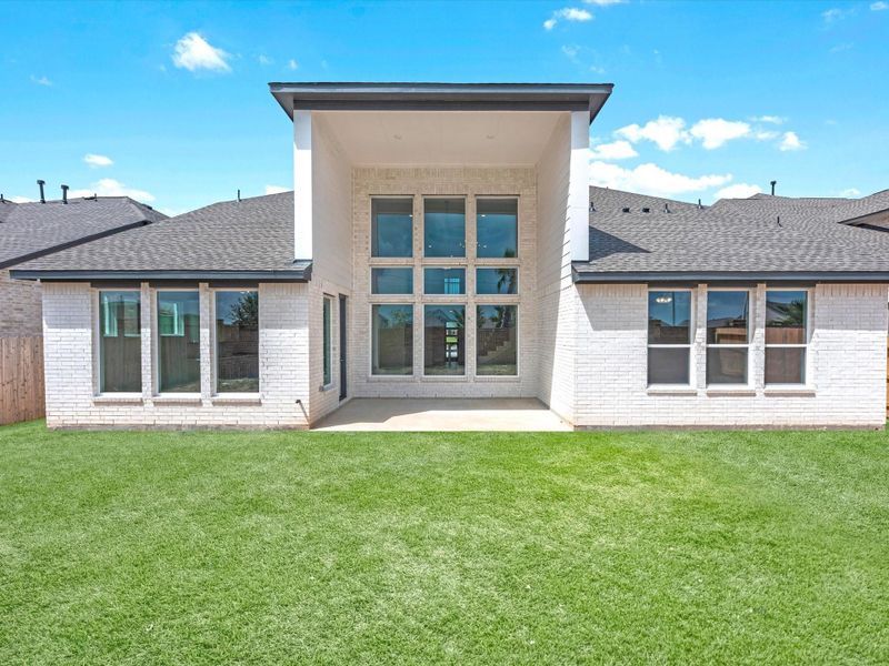 Exterior details and patio area of a home in Lago Mar - 60', Texas City (Image 2).