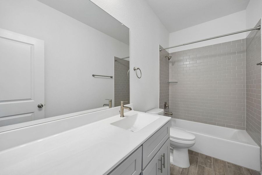 Furnished interior view inside a new home in Lago Mar, Texas City (Image 13).