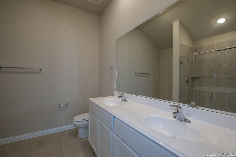 Furnished interior view inside a new home in Park Place, New Braunfels (Image 7).