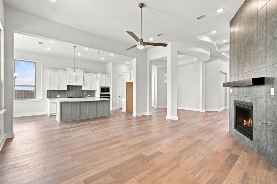 4br New Home in Waxahachie, TX.  - Slide 22