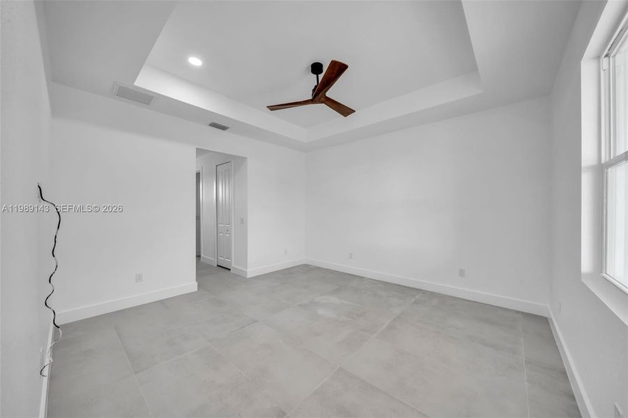 Spacious, unfurnished interior of a new home in , Cape Coral (Image 29).