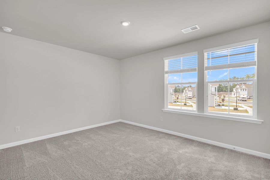 Spacious, unfurnished interior of a new home in Wildcat Chase, Summerville (Image 27).