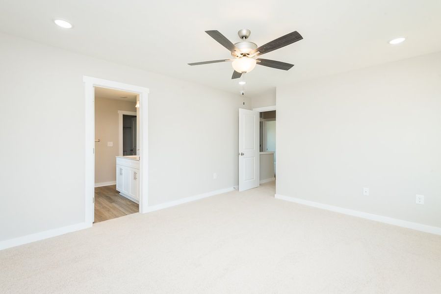 Spacious, unfurnished interior of a new home in Pallini Place, Elon (Image 25).