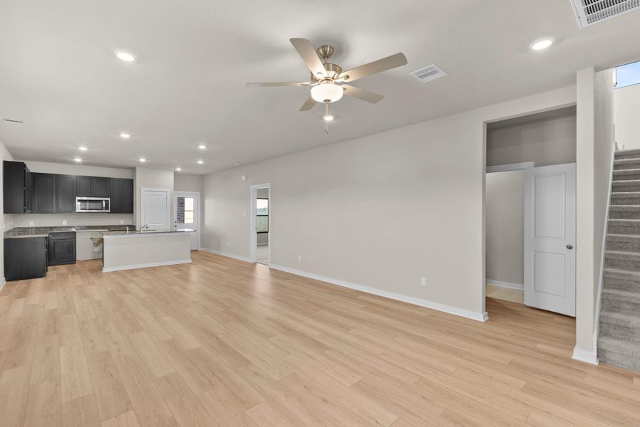 Spacious, unfurnished interior of a new home in Creekhaven, Rosharon (Image 15).