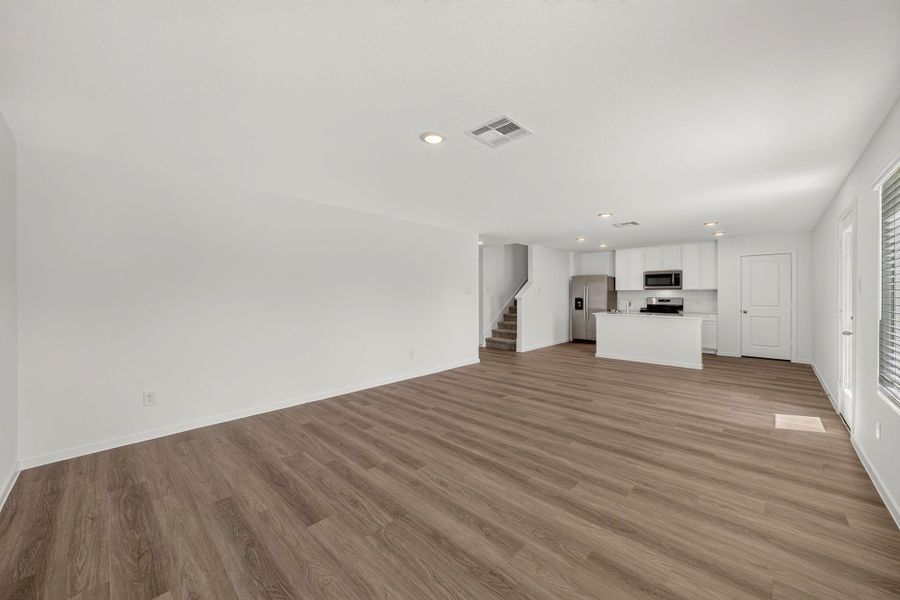Spacious, unfurnished interior of a new home in Sunterra, Katy (Image 11).