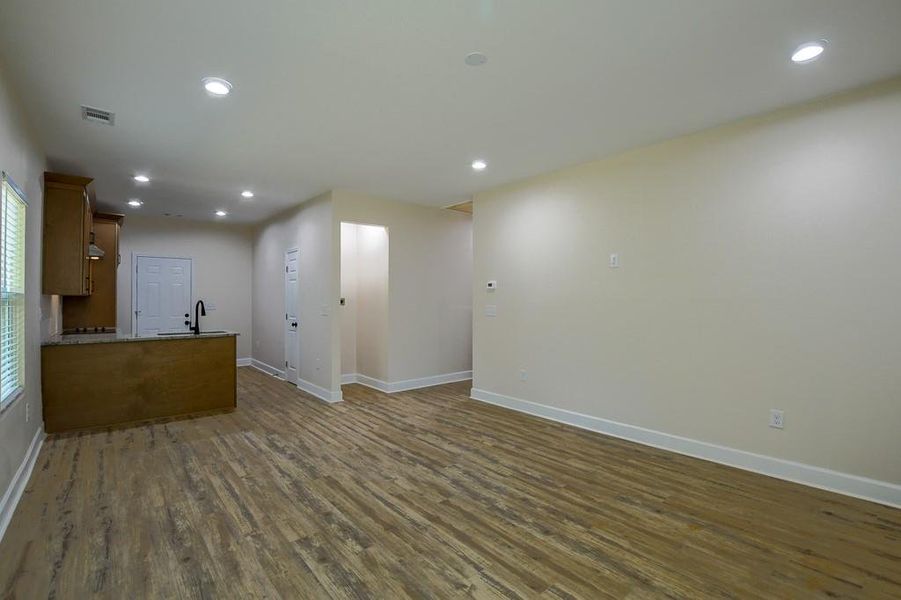 Spacious, unfurnished interior of a new home in , Athens (Image 20). Spacious, unfurnished interior of a new home in , Athens (Image 20).