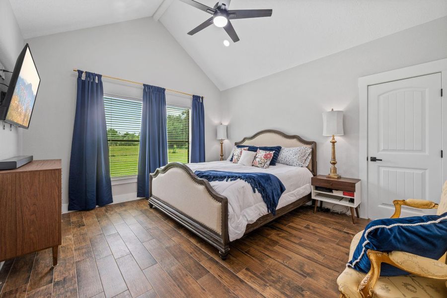 Furnished interior view inside a new home in , Anahuac (Image 20).