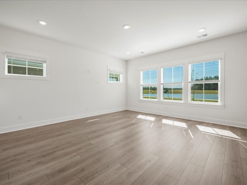 Spacious, unfurnished interior of a new home in The Coves at Lakes of Cane Bay II, Summerville (Image 16).