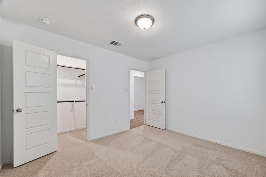 Spacious, unfurnished interior of a new home in Rollingbrook Estates, Baytown (Image 22).