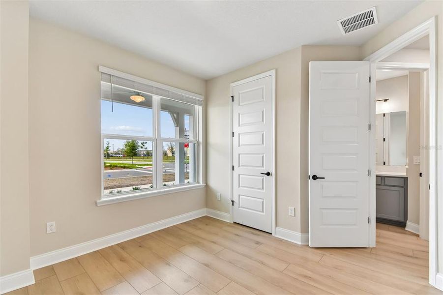 Spacious, unfurnished interior of a new home in Weslyn Park in Sunbridge 34', St. Cloud (Image 16).