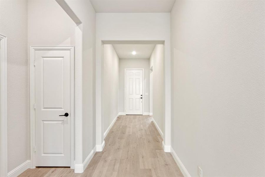 Spacious, unfurnished interior of a new home in The Retreat at North Grove 60, Waxahachie (Image 23).