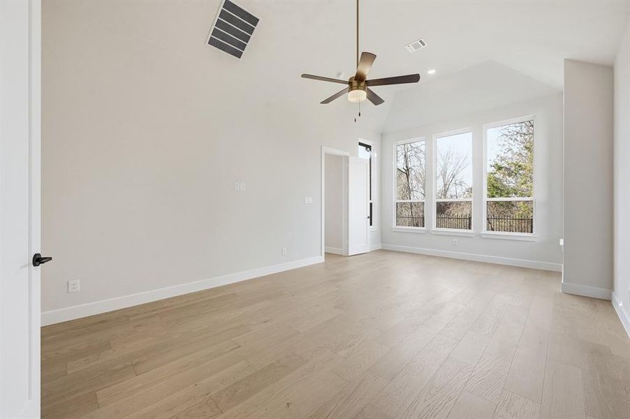 Spacious, unfurnished interior of a new home in Mustang Lakes, Celina (Image 18).