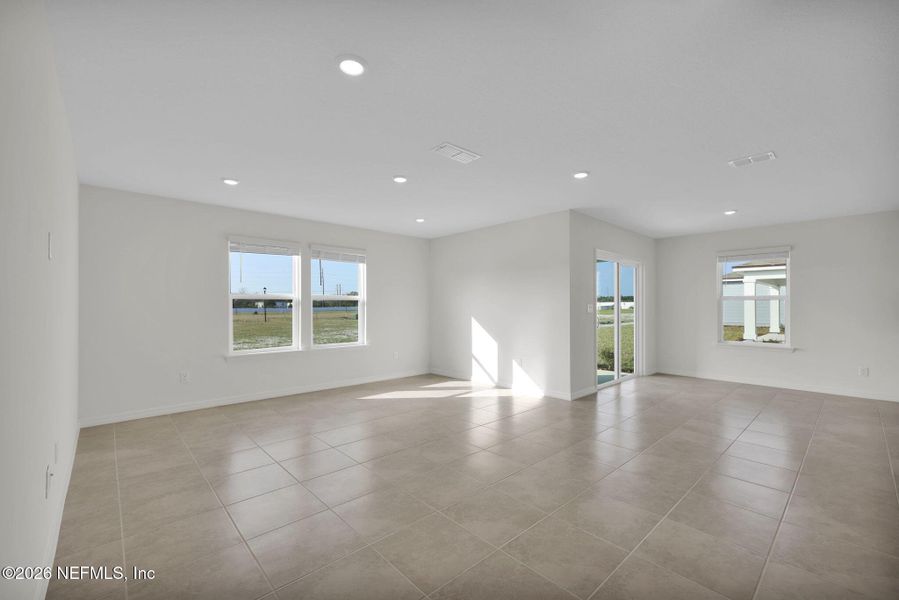 Spacious, unfurnished interior of a new home in Wells Landing, Jacksonville (Image 17).