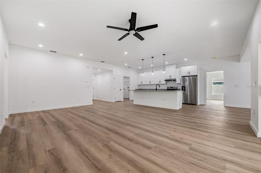 Spacious, unfurnished interior of a new home in , Dade City (Image 28).