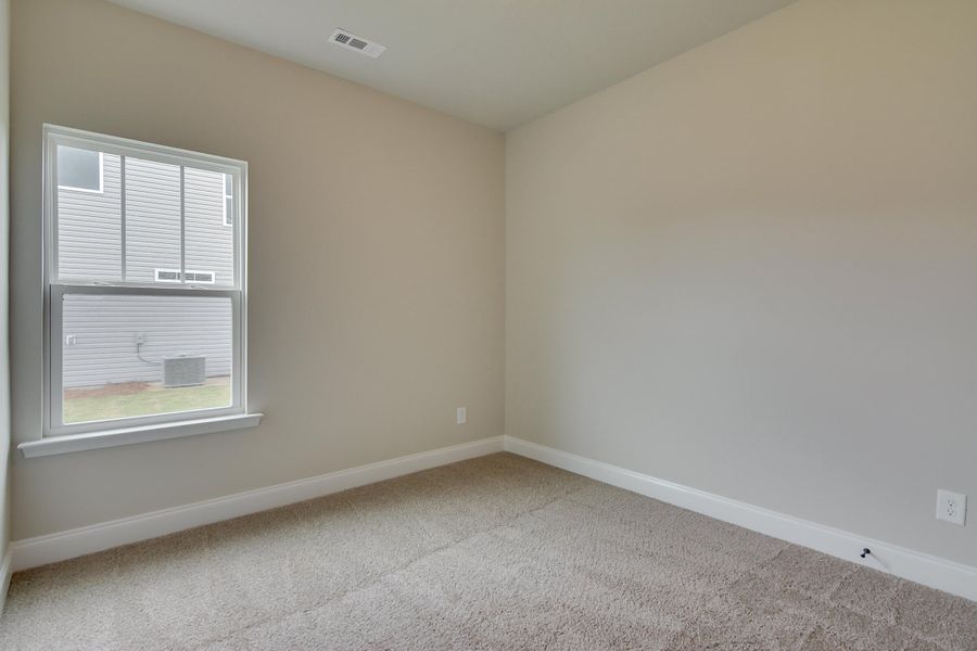 Spacious, unfurnished interior of a new home in , Edgefield (Image 10).