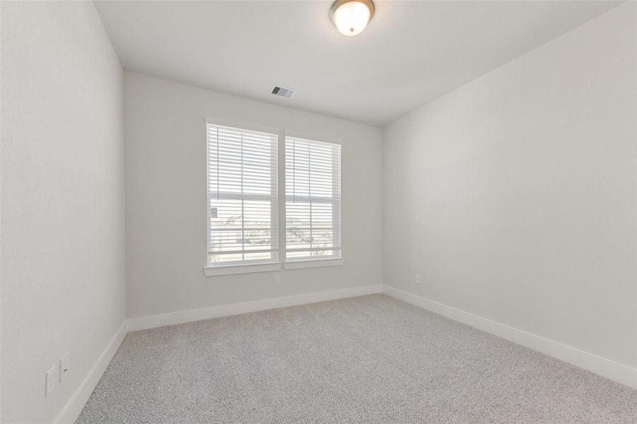 Spacious, unfurnished interior of a new home in Lago Mar, La Marque (Image 30).