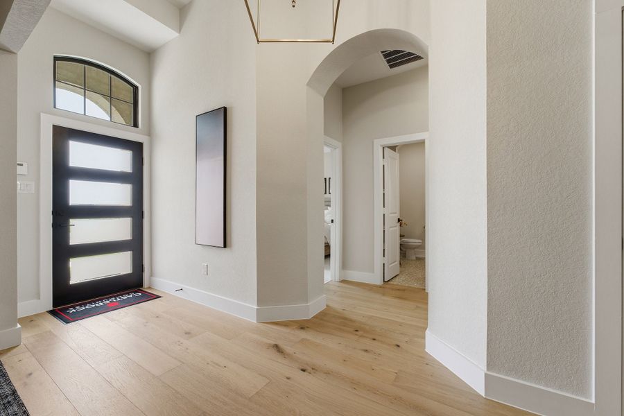 Spacious, unfurnished interior of a new home in Ashland, Angleton (Image 19).
