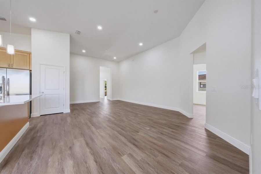 Spacious, unfurnished interior of a new home in , Orlando (Image 18).