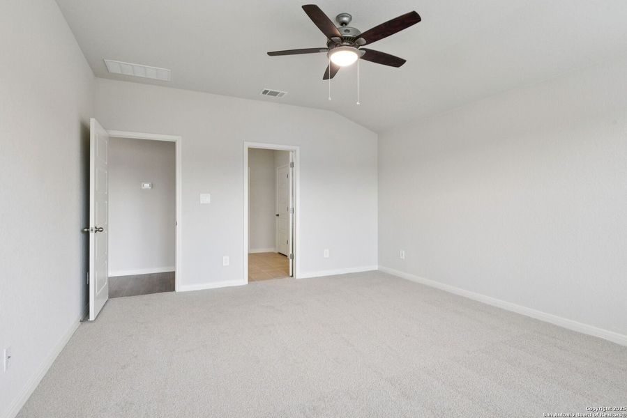 Spacious, unfurnished interior of a new home in Fox Falls, Boerne (Image 44).