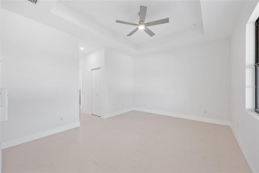 Spacious, unfurnished interior of a new home in , Port Charlotte (Image 33).