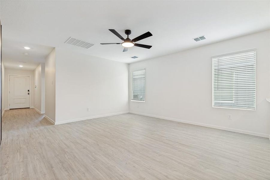 Spacious, unfurnished interior of a new home in Tillage Farms, Princeton (Image 33).