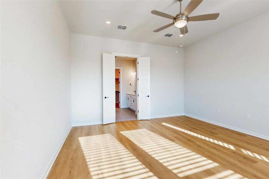 Master bedroom Master bedroom