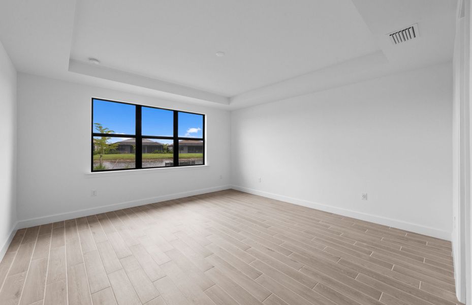 Spacious, unfurnished interior of a new home in Del Webb Naples, Immokalee (Image 9).