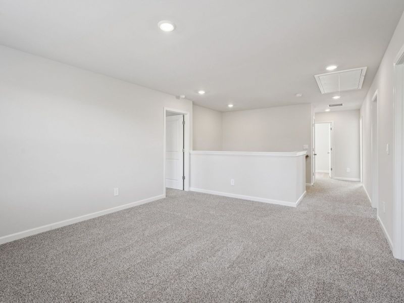 Spacious, unfurnished interior of a new home in Ivey Township, Dallas (Image 16).