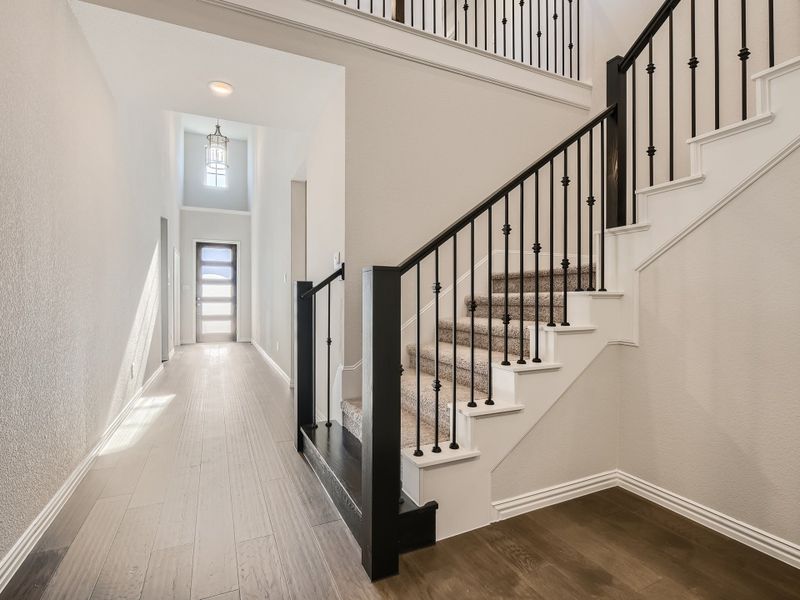 Plan 1533 Foyer Representative Photo by American Legend Homes