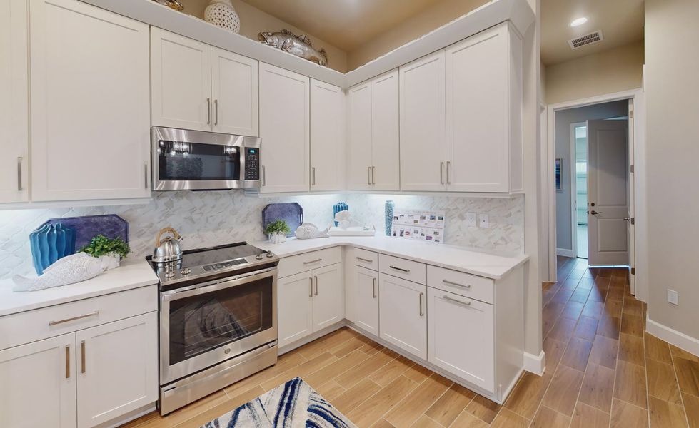 Furnished interior view inside a new home in Plantation Bay, Ormond Beach (Image 10).