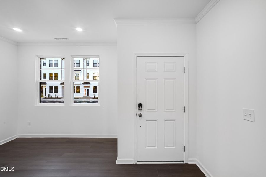 SUN_CrescentTownes_Pic_Savannah_Foyer_1o